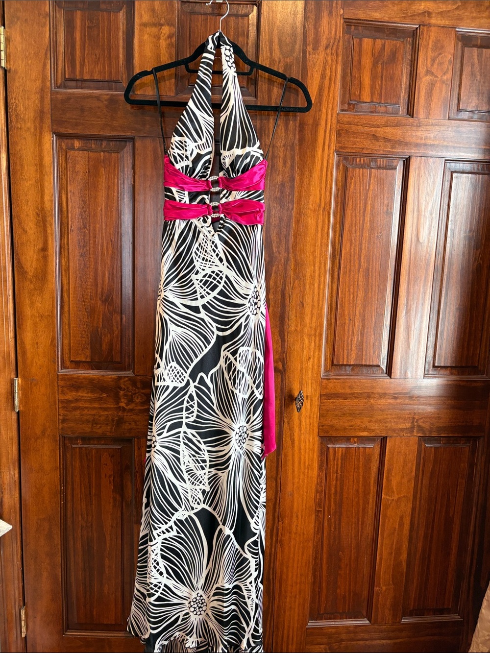 B. Darlin Women’s Halter Maxi Dress in Black, White & Pink size 0 nwt